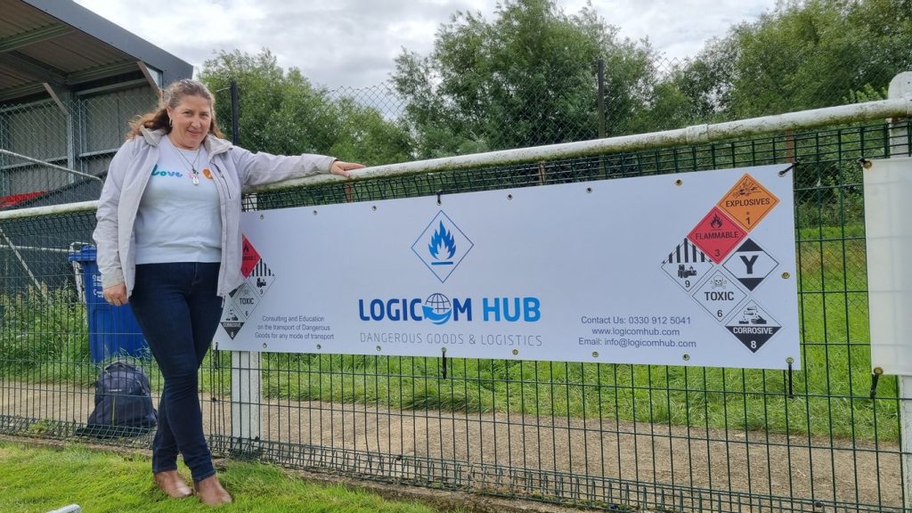 Logicom Hub sponsors Banbury United Womens Football Team